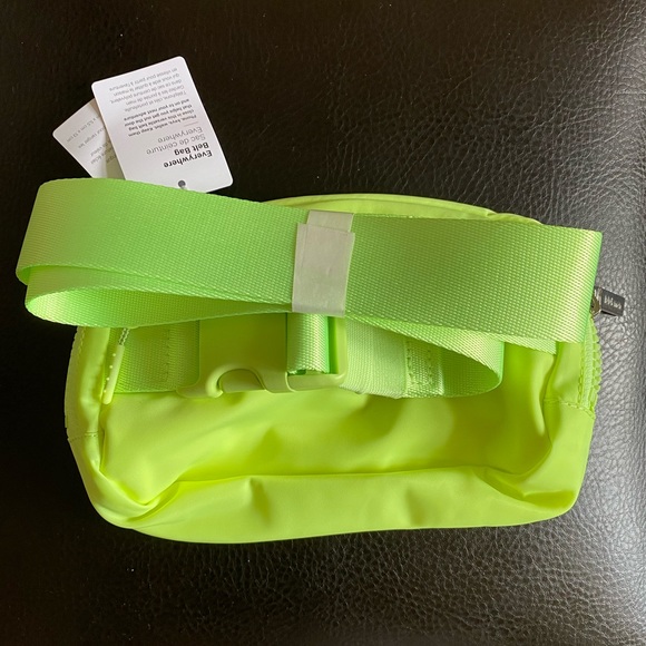 Lululemon Everywhere Belt Bag Faded Zap Extended Strap with Rubberized Logo - Picture 2 of 11